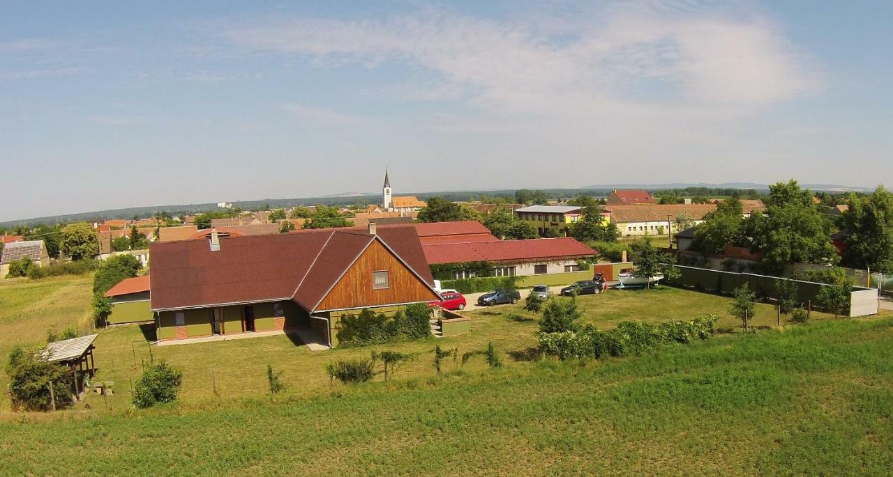 Penzion Pod Vapenkami Strážnice Eksteriør billede